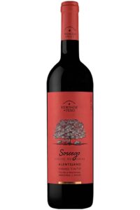 Sossego tem base em Aragonez - uva-chave de toda a península ibérica - combinada a Touriga Nacional - refinada e perfumada - e Syrah - uva que ganha grande destaque no Alentejo. Este é um vinho que deve ser desfrutado com tranquilidade e, como diz o nome, sossego. Seus sabores combinam os frutos vermelhos e negros com um leve tostado da madeira, onde estagiou.
